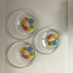 Set of 3 Vintage flower print design plates in very good used condition.